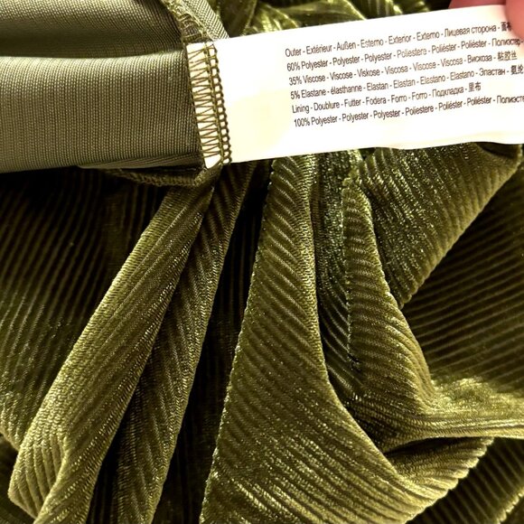 raffic People Yasmine Velvet Maxi Dress - Elegant Green - Picture 9 of 11